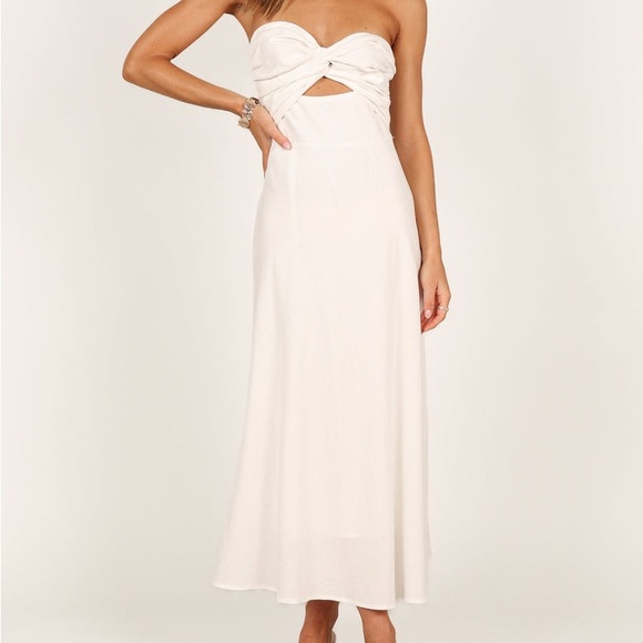 White Strapless Sweetheart Dress - Picture 3 of 9